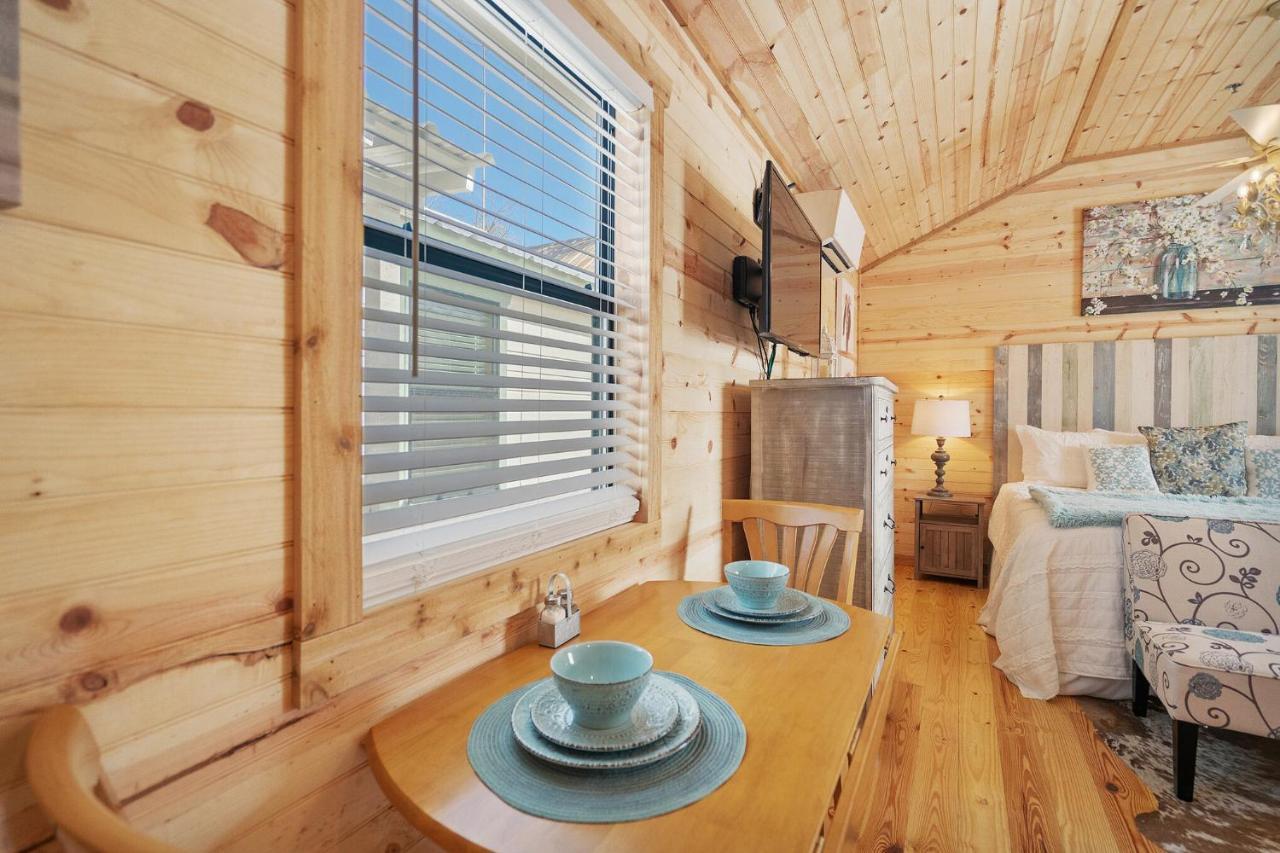 Charming Casita Right On Main St! Hotel Фредериксбург Екстериор снимка