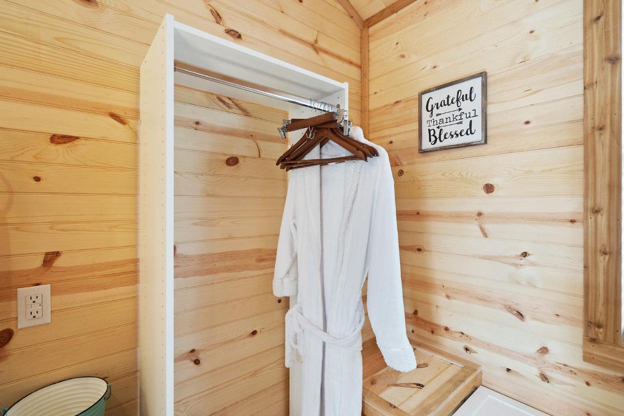 Charming Casita Right On Main St! Hotel Фредериксбург Екстериор снимка